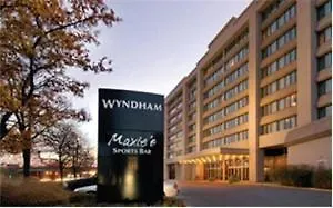 Hotel Wyndham O'hare 3*